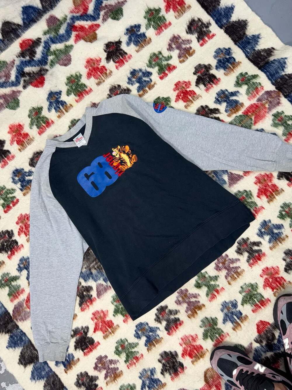 Vintage 90s Disney Store Tigger 68 Colorblock Raglan Sweatshirt